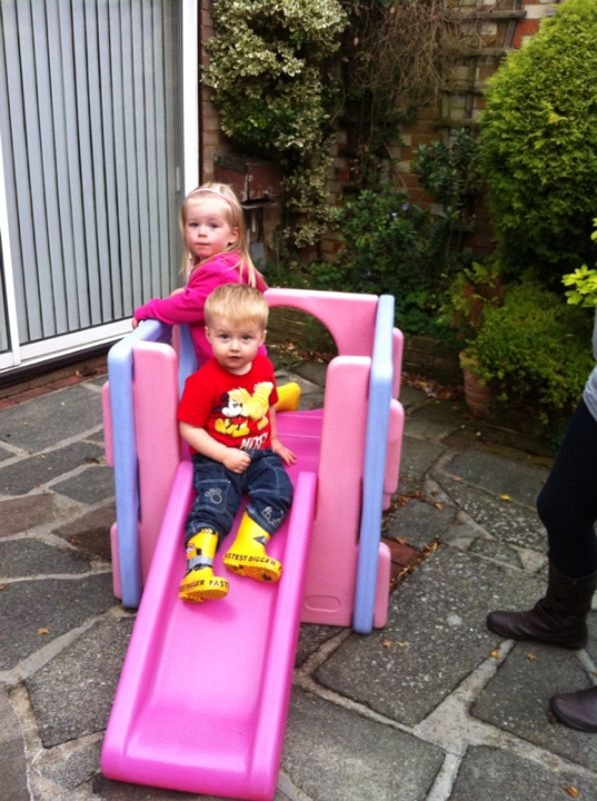 2013-10-13 21.36.33 Play time with cousin Eva